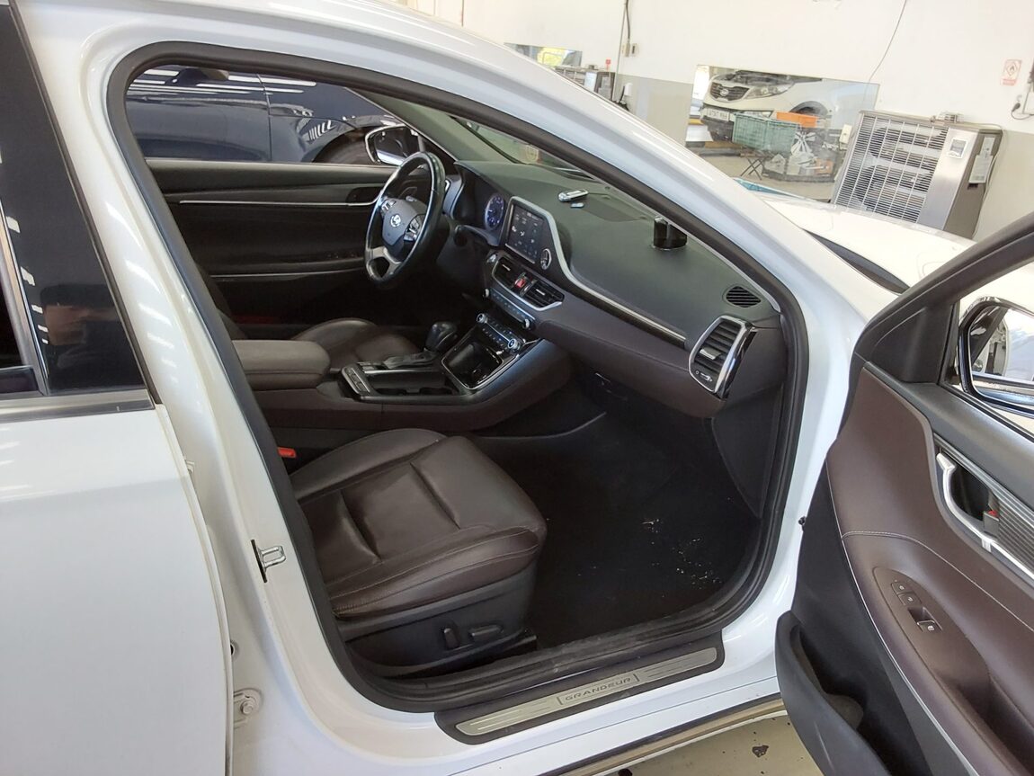 HYUNDAI GRANDEUR IG 2.4 GDi PREMIUM SPECIAL 2018 - zdjęcie 14