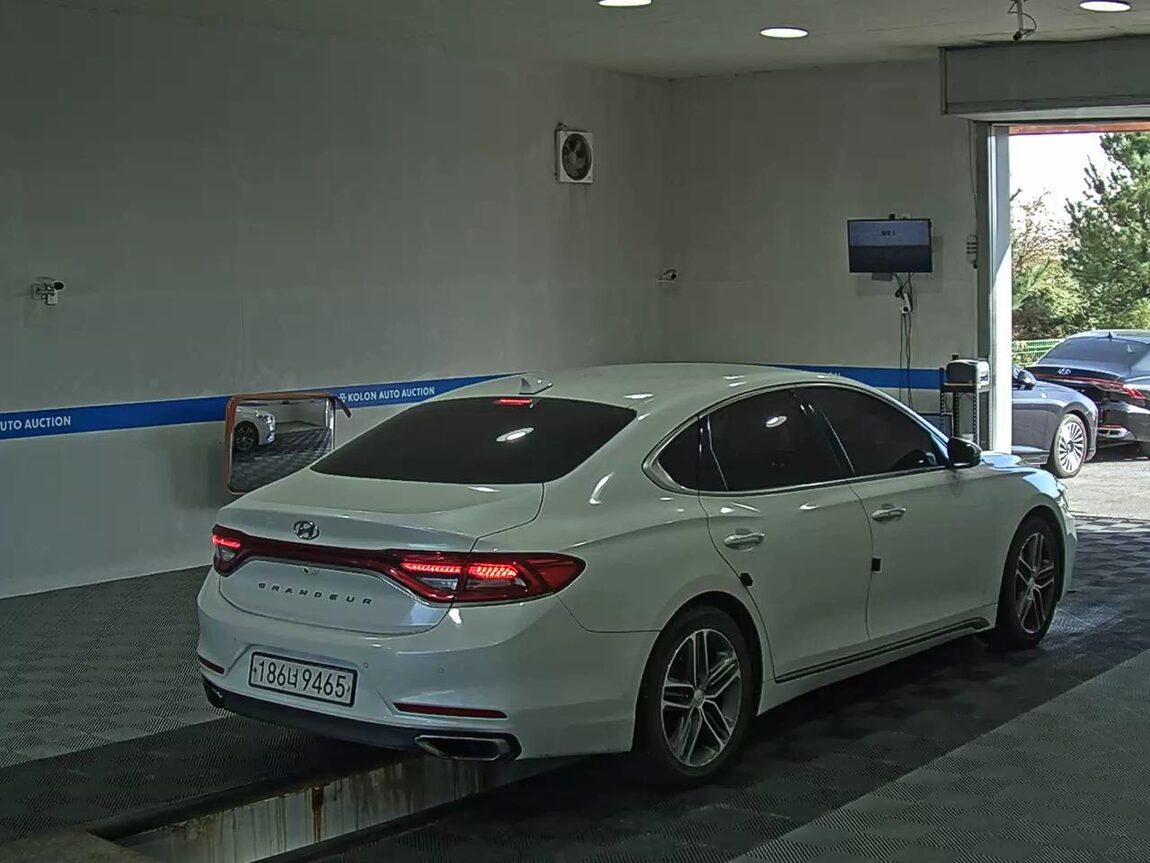 HYUNDAI GRANDEUR IG 2.4 GDi PREMIUM SPECIAL 2018 - zdjęcie 5