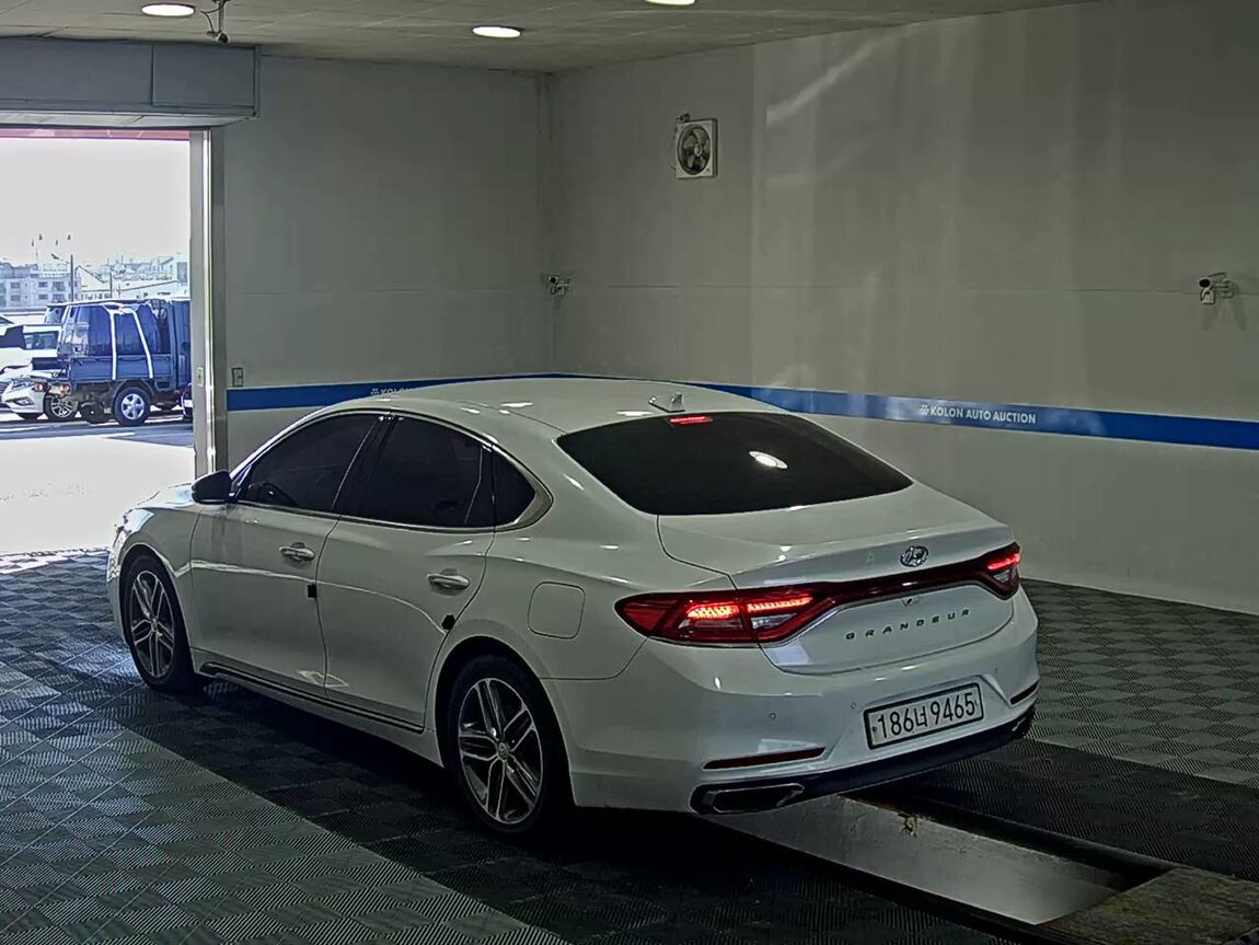 HYUNDAI GRANDEUR IG 2.4 GDi PREMIUM SPECIAL 2018 - zdjęcie 6