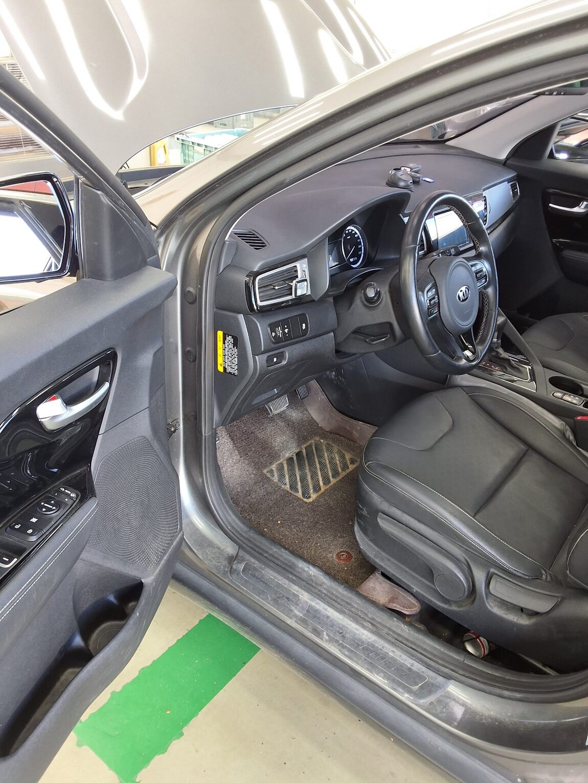KIA NIRO 1.6 HYBRID PRESTIGE 2017 - zdjęcie 10
