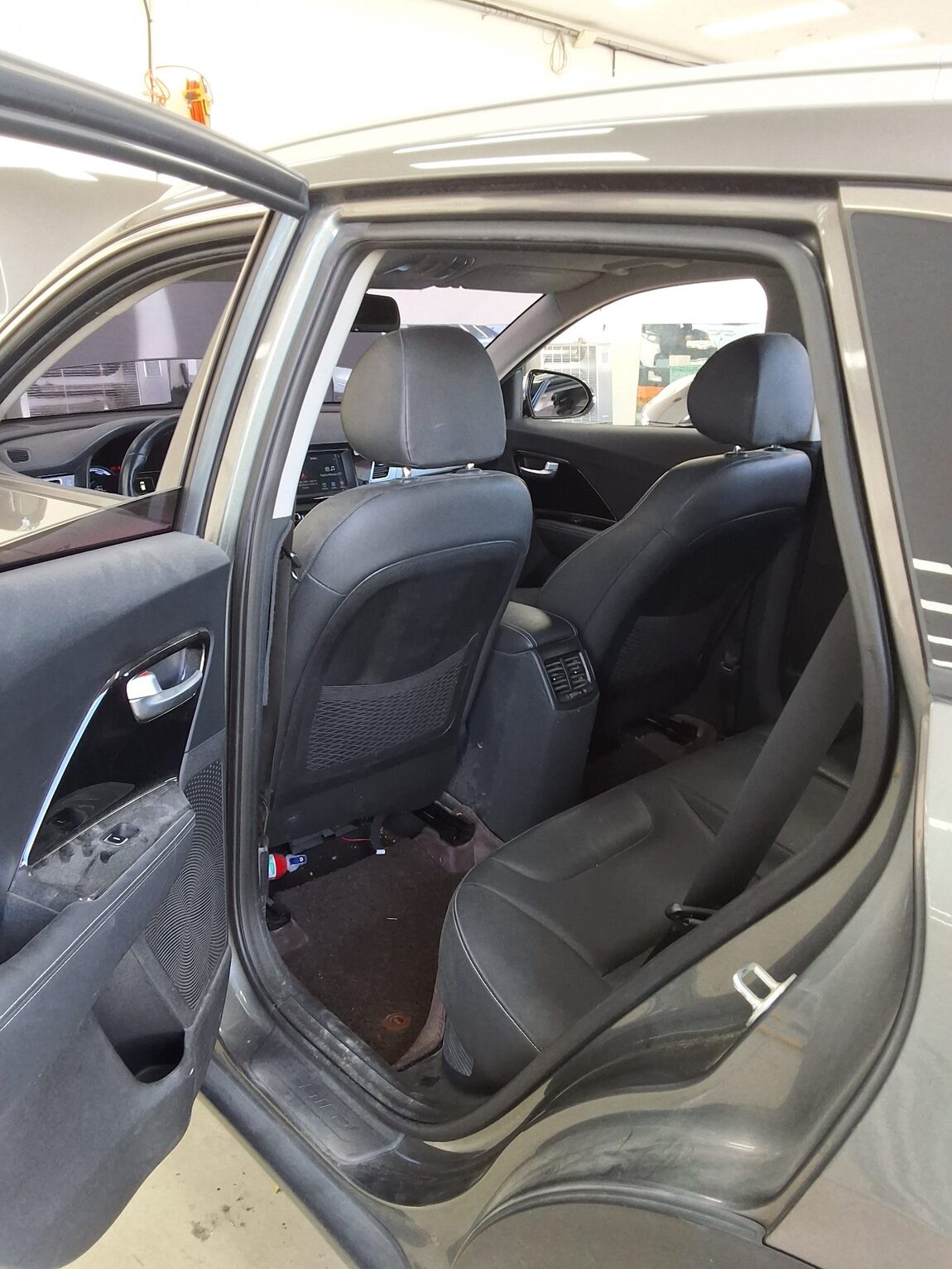 KIA NIRO 1.6 HYBRID PRESTIGE 2017 - zdjęcie 12