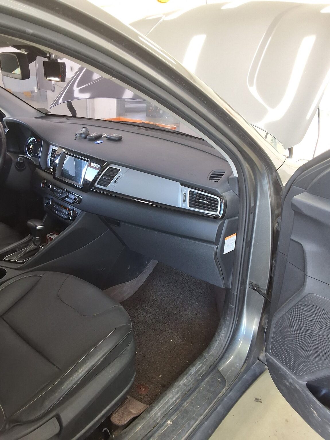 KIA NIRO 1.6 HYBRID PRESTIGE 2017 - zdjęcie 14