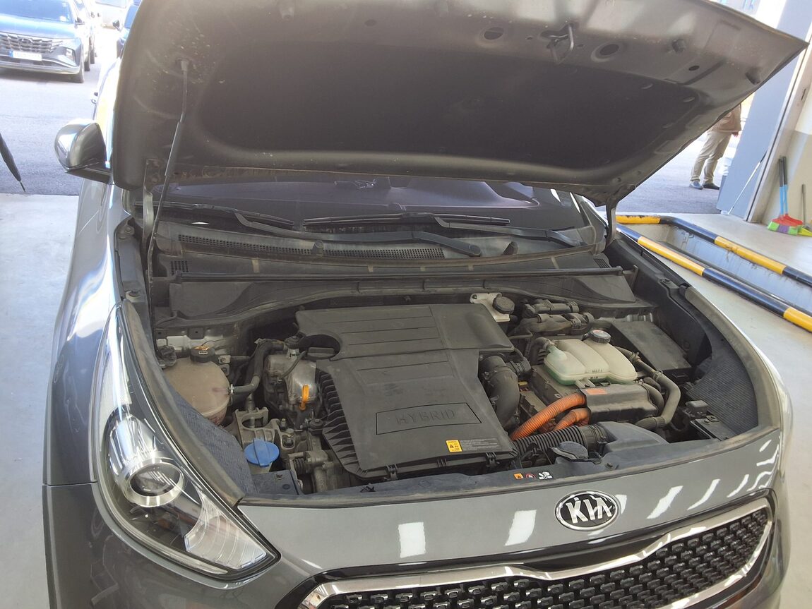 KIA NIRO 1.6 HYBRID PRESTIGE 2017 - zdjęcie 20