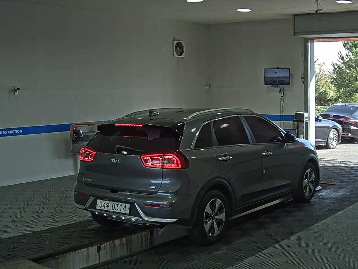 KIA NIRO 1.6 HYBRID PRESTIGE 2017 - zdjęcie 5