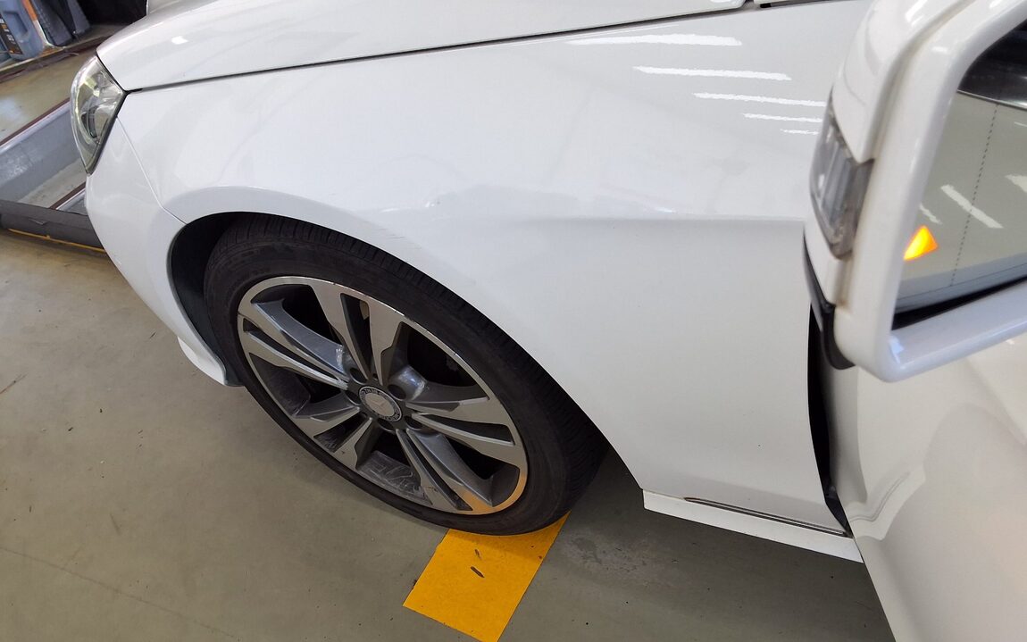 MERCEDES-BENZ E-CLASS (4TH GEN) E300 4MATIC AVANTGARDE 2014 - zdjęcie 24