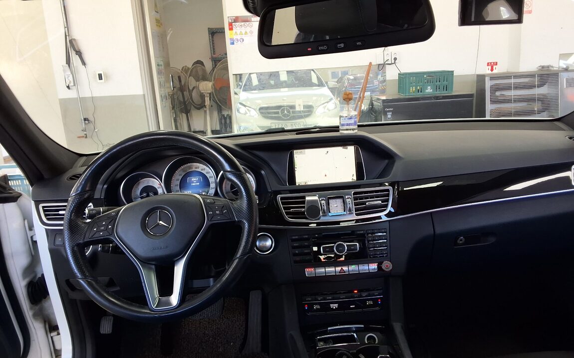 MERCEDES-BENZ E-CLASS (4TH GEN) E300 4MATIC AVANTGARDE 2014 - zdjęcie 11