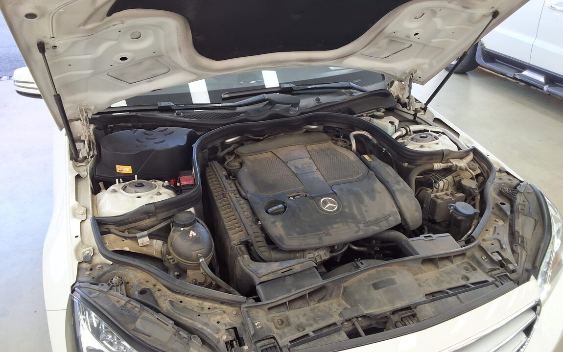 MERCEDES-BENZ E-CLASS (4TH GEN) E300 4MATIC AVANTGARDE 2014 - zdjęcie 22