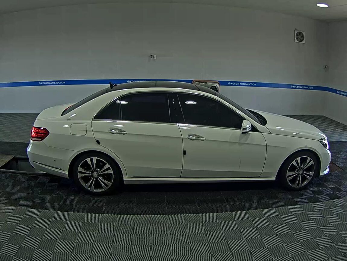 MERCEDES-BENZ E-CLASS (4TH GEN) E300 4MATIC AVANTGARDE 2014 - zdjęcie 4