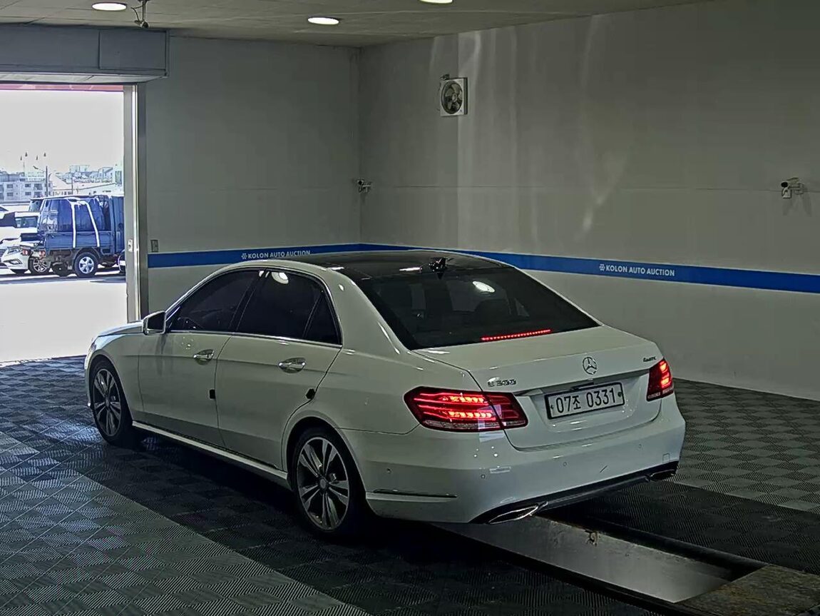 MERCEDES-BENZ E-CLASS (4TH GEN) E300 4MATIC AVANTGARDE 2014 - zdjęcie 6