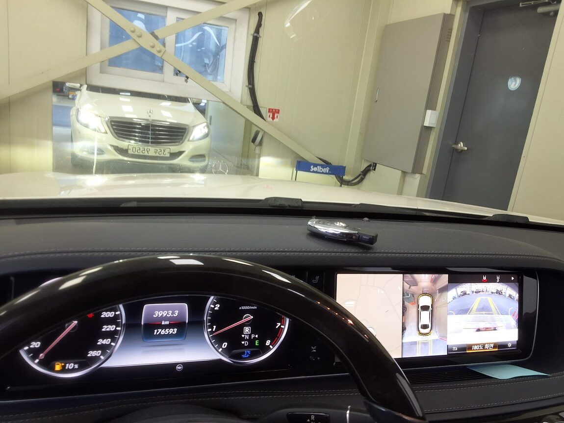 MERCEDES-BENZ S-CLASS (6TH GEN) S500L 4MATIC 2015 - zdjęcie 25