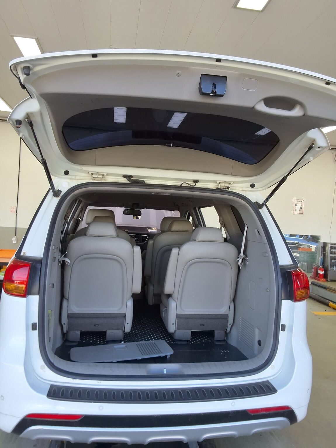 KIA ALL NEW CARNIVAL 9-SEATER DIESEL LUXURY 2018 - zdjęcie 15