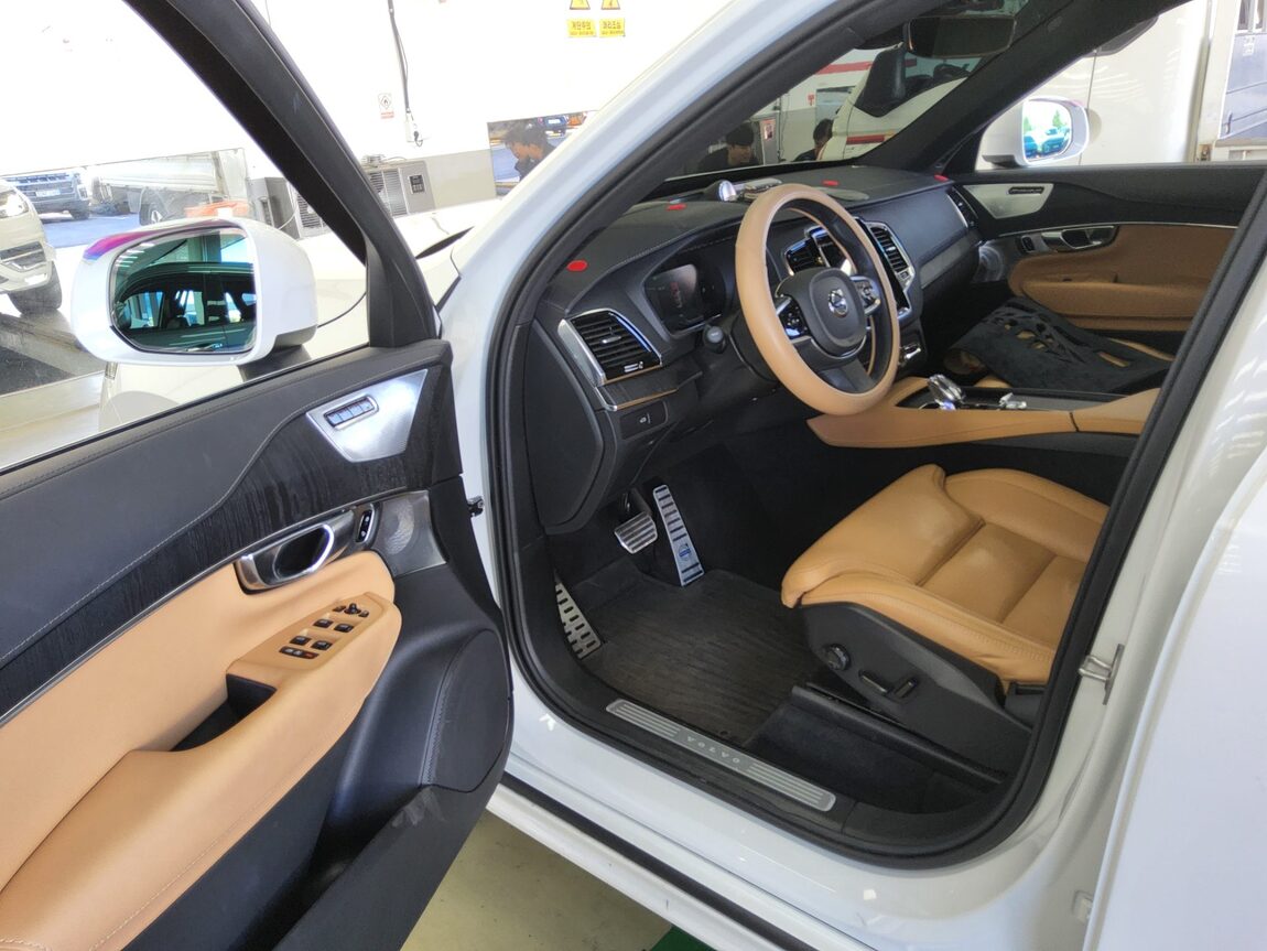 VOLVO XC90 (2ND GEN) B6 AWD ULTRA BRIGHT 2025 - zdjęcie 10