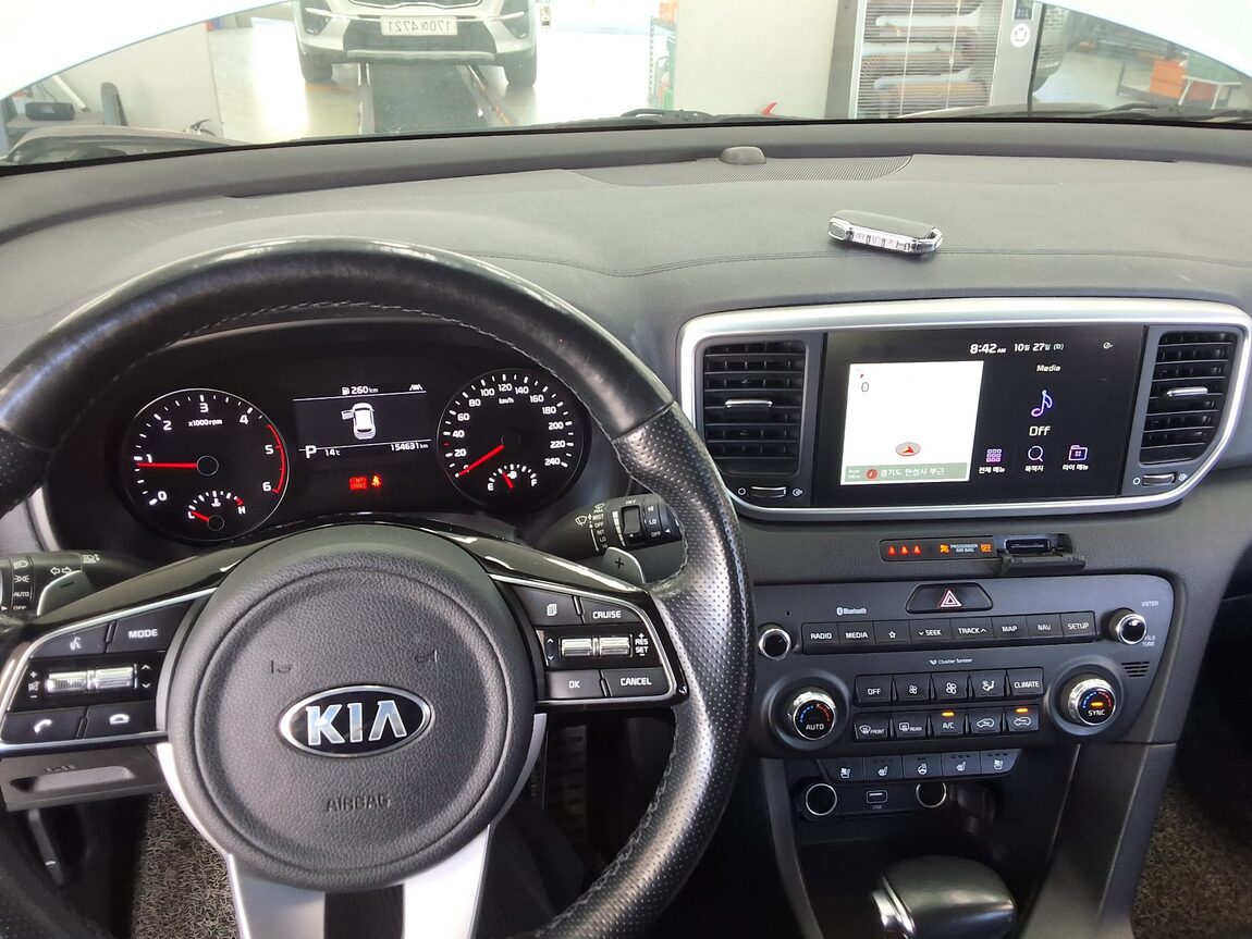 KIA SPORTAGE THE BOLD 1.6 DIESEL 2WD PRESTIGE 2022 - zdjęcie 17