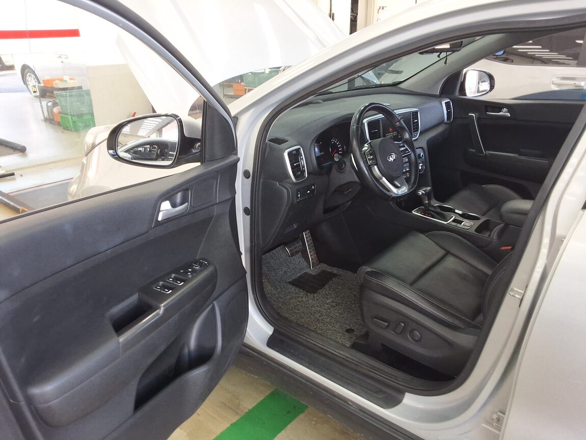KIA SPORTAGE THE BOLD 1.6 DIESEL 2WD PRESTIGE 2022 - zdjęcie 10