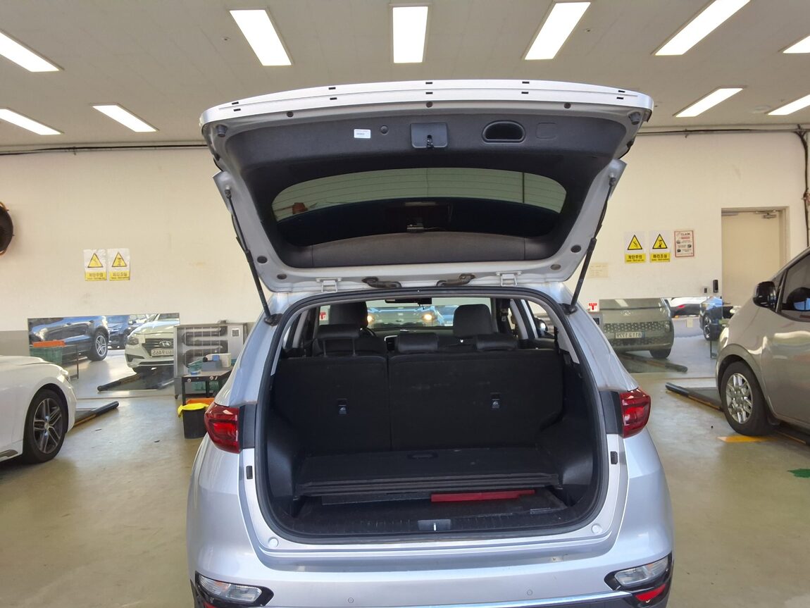 KIA SPORTAGE THE BOLD 1.6 DIESEL 2WD PRESTIGE 2022 - zdjęcie 15