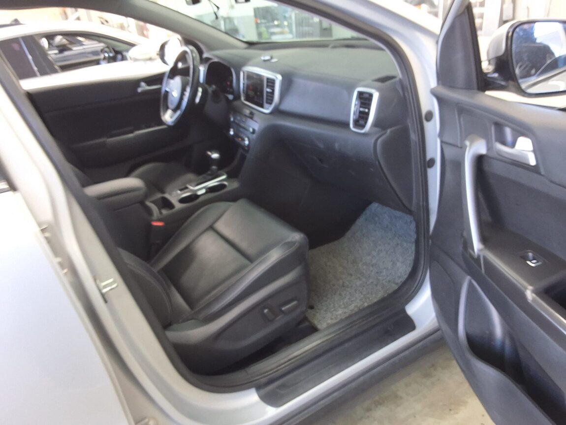 KIA SPORTAGE THE BOLD 1.6 DIESEL 2WD PRESTIGE 2022 - zdjęcie 14