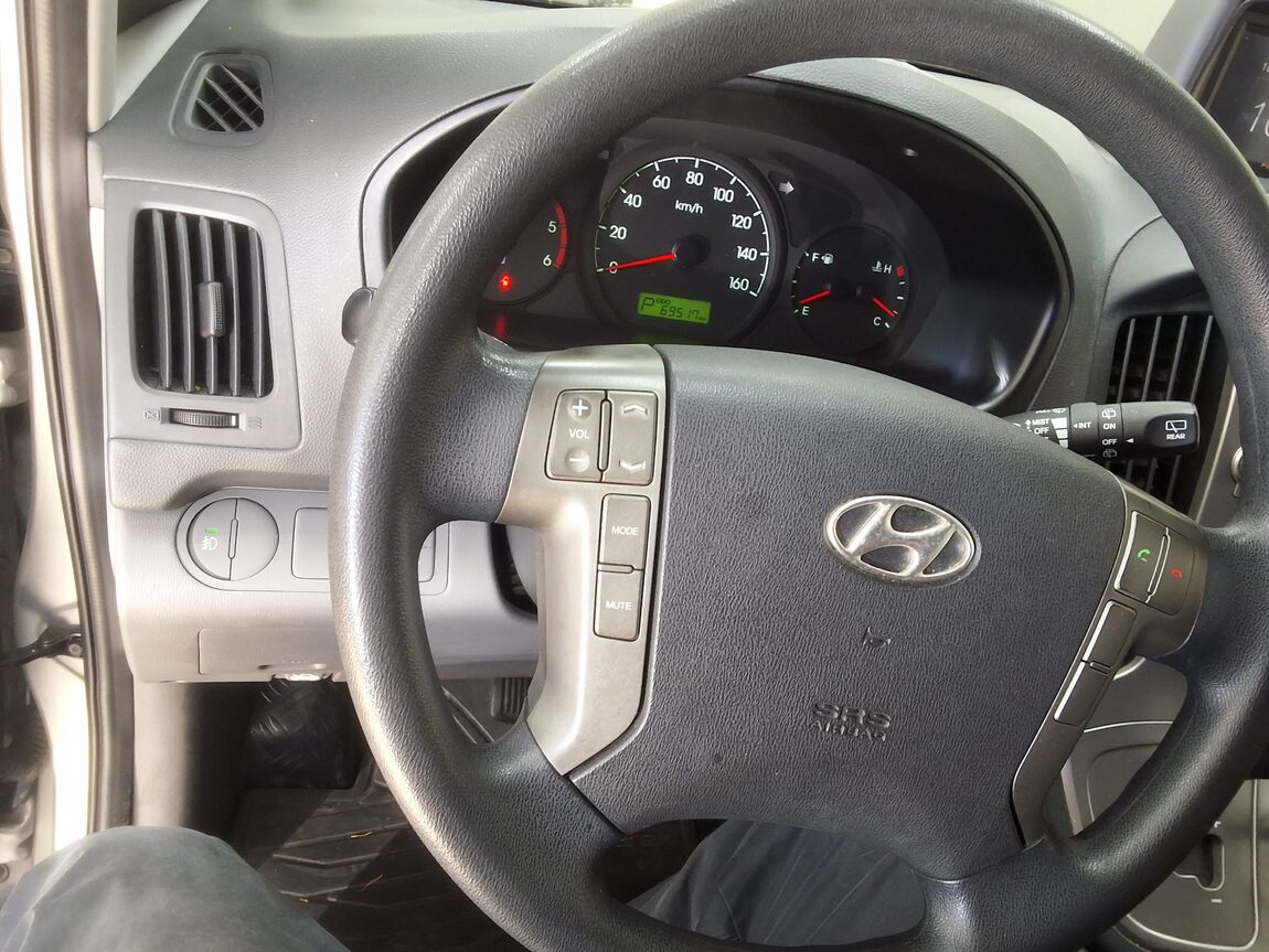 HYUNDAI GRAND STAREX 11-SEATER DIESEL CVX LUXURY 2015 - zdjęcie 22