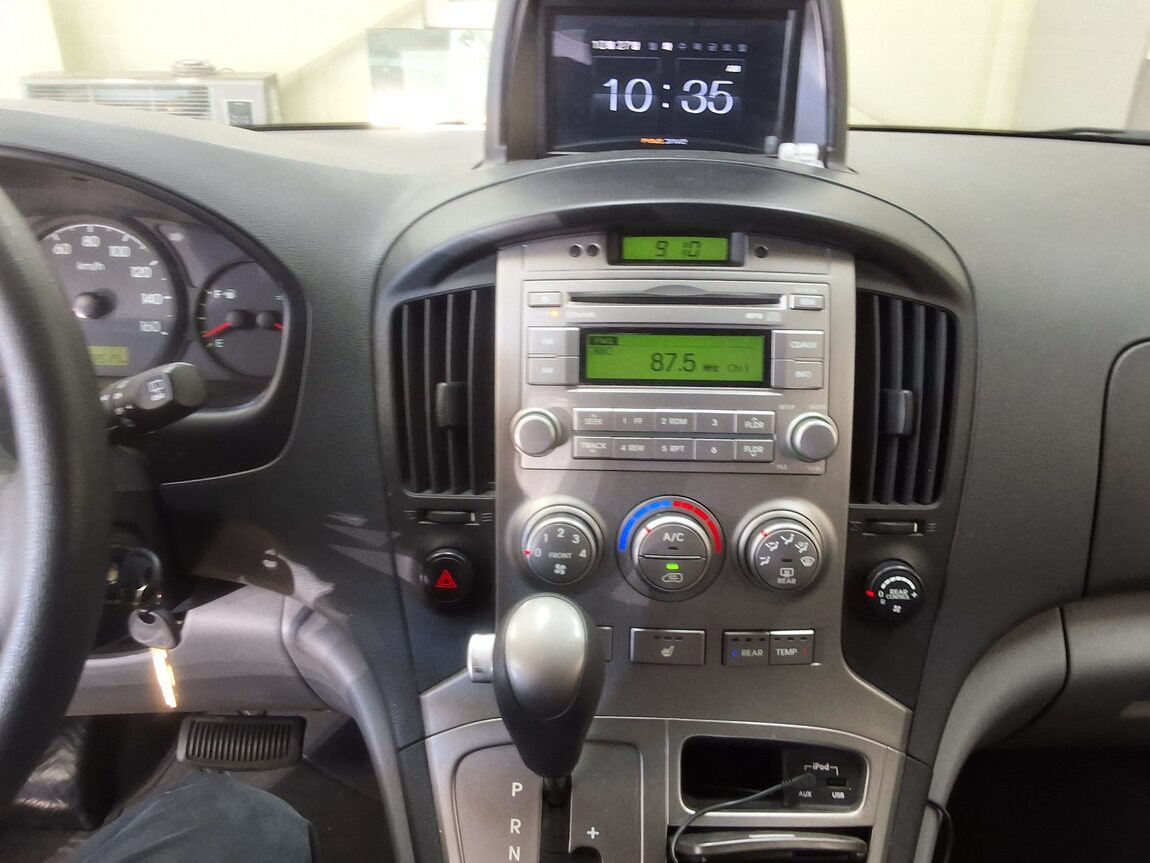 HYUNDAI GRAND STAREX 11-SEATER DIESEL CVX LUXURY 2015 - zdjęcie 23