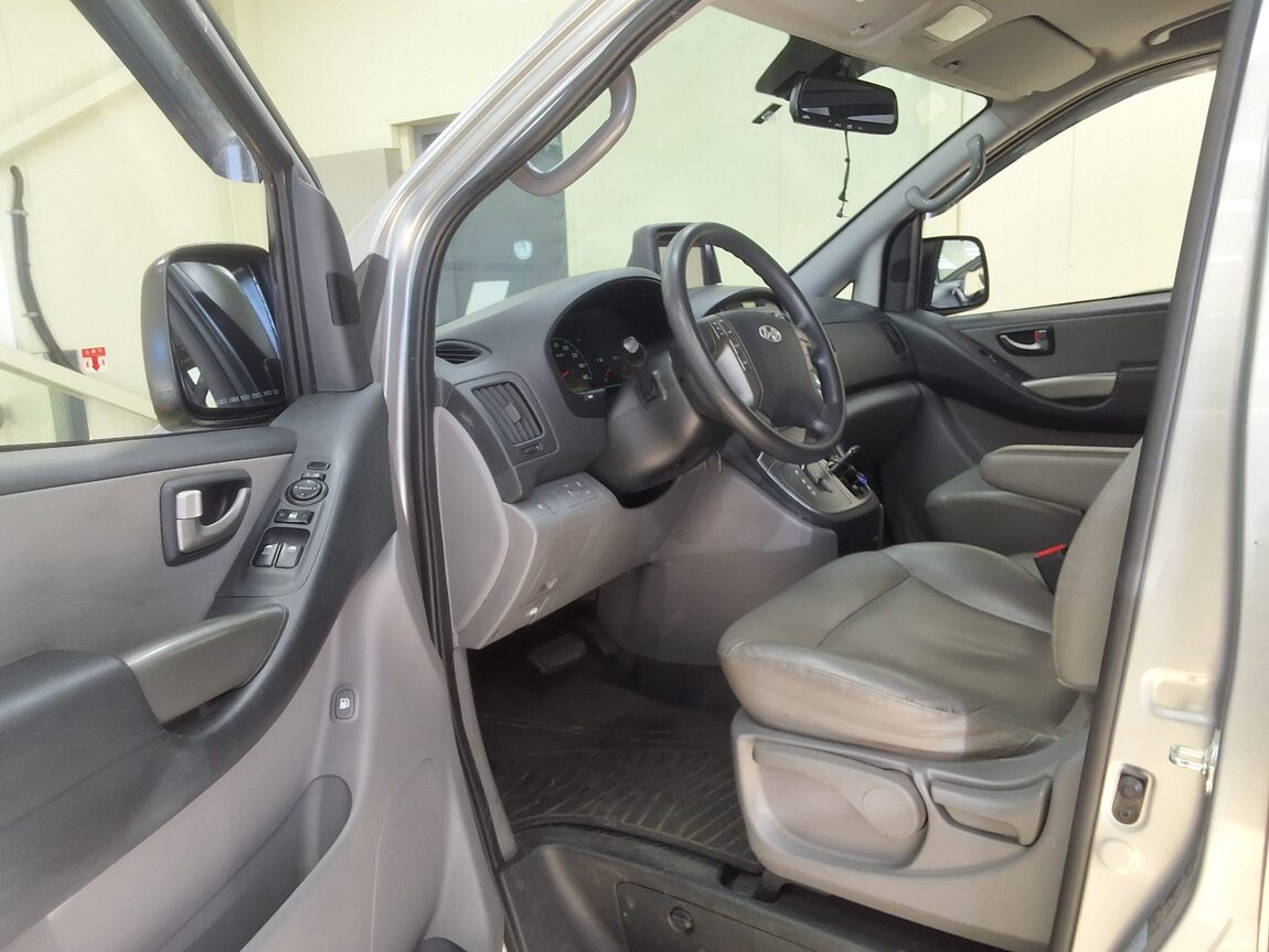 HYUNDAI GRAND STAREX 11-SEATER DIESEL CVX LUXURY 2015 - zdjęcie 11