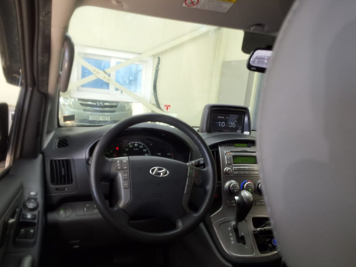 HYUNDAI GRAND STAREX 11-SEATER DIESEL CVX LUXURY 2015 - zdjęcie 12