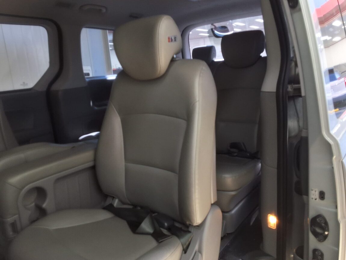 HYUNDAI GRAND STAREX 11-SEATER DIESEL CVX LUXURY 2015 - zdjęcie 13