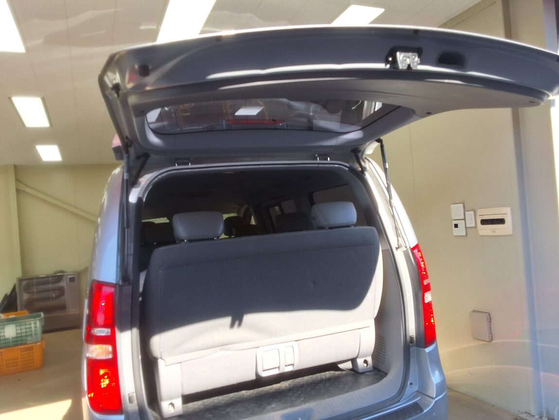 HYUNDAI GRAND STAREX 11-SEATER DIESEL CVX LUXURY 2015 - zdjęcie 16