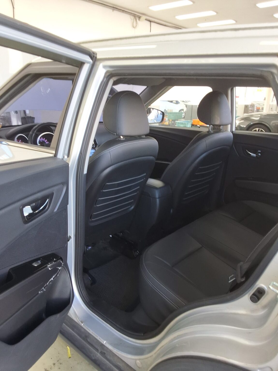 KG MOBILITY (SSANGYONG) TIVOLI GASOLINE 2WD VX 2017 - zdjęcie 12