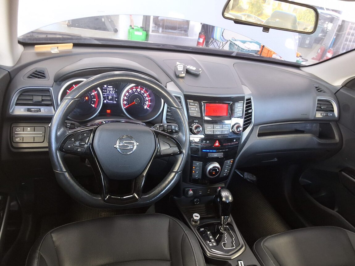KG MOBILITY (SSANGYONG) TIVOLI GASOLINE 2WD VX 2017 - zdjęcie 11