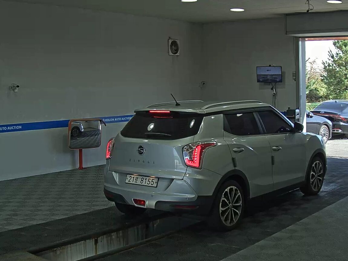 KG MOBILITY (SSANGYONG) TIVOLI GASOLINE 2WD VX 2017 - zdjęcie 5