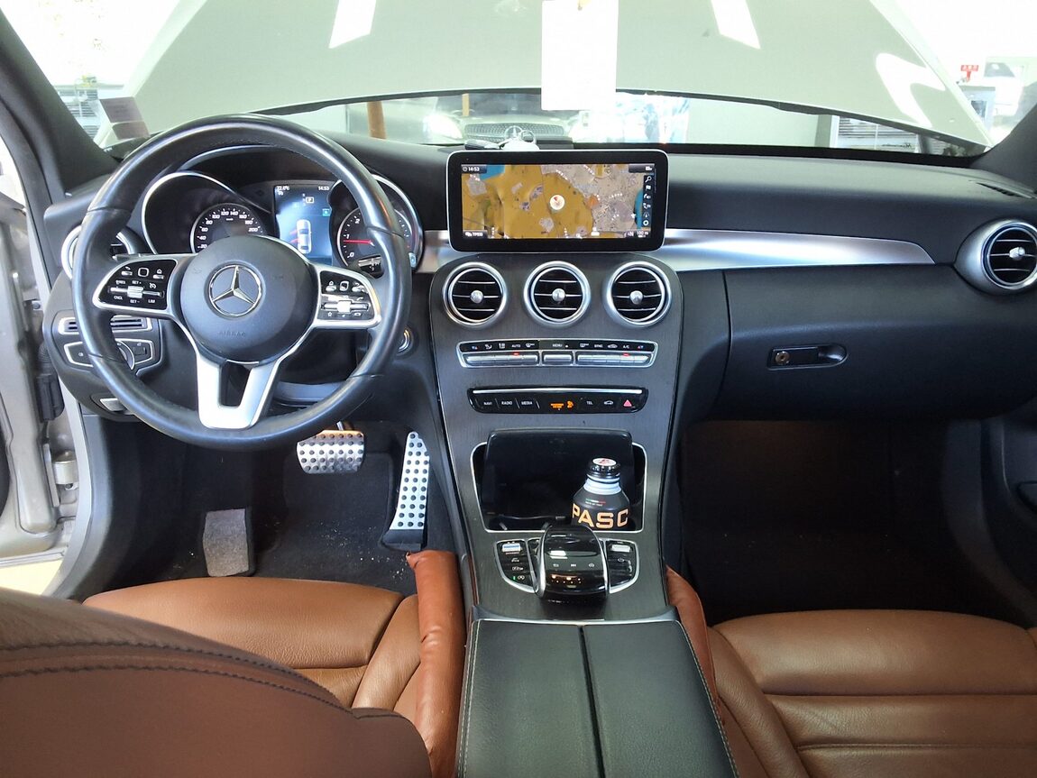 MERCEDES-BENZ C-CLASS (4TH GEN) C220 d 4MATIC AMG LINE 2019 - zdjęcie 11