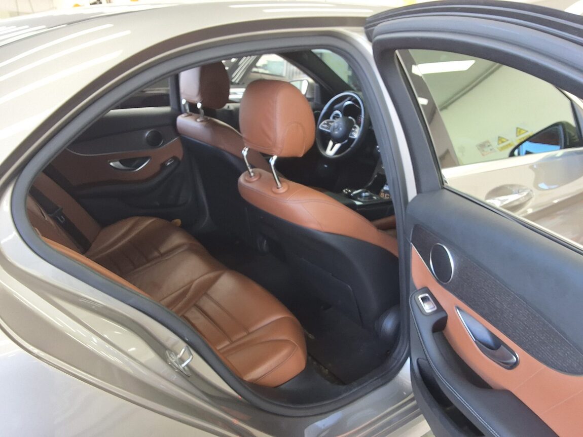 MERCEDES-BENZ C-CLASS (4TH GEN) C220 d 4MATIC AMG LINE 2019 - zdjęcie 13