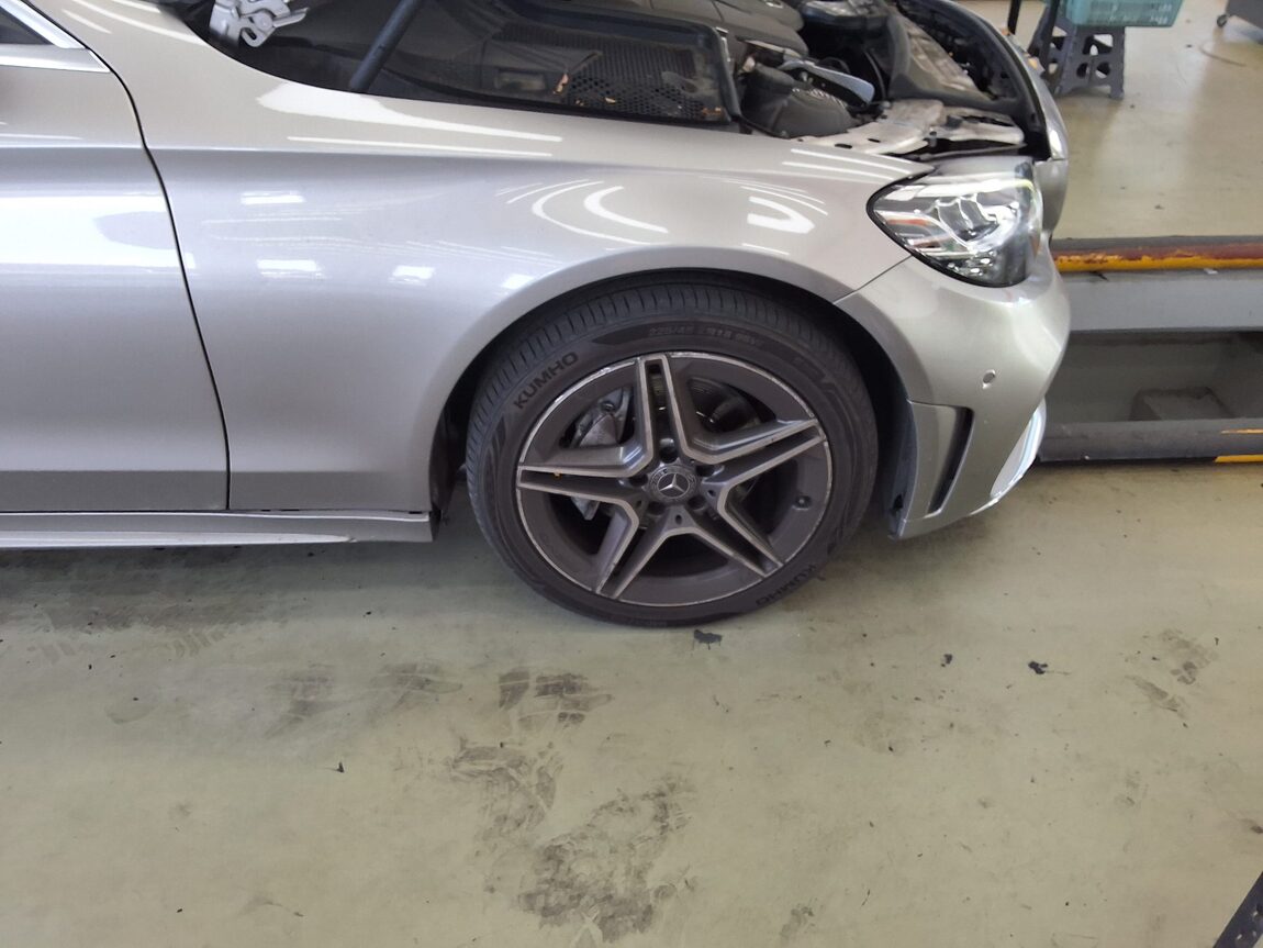 MERCEDES-BENZ C-CLASS (4TH GEN) C220 d 4MATIC AMG LINE 2019 - zdjęcie 24