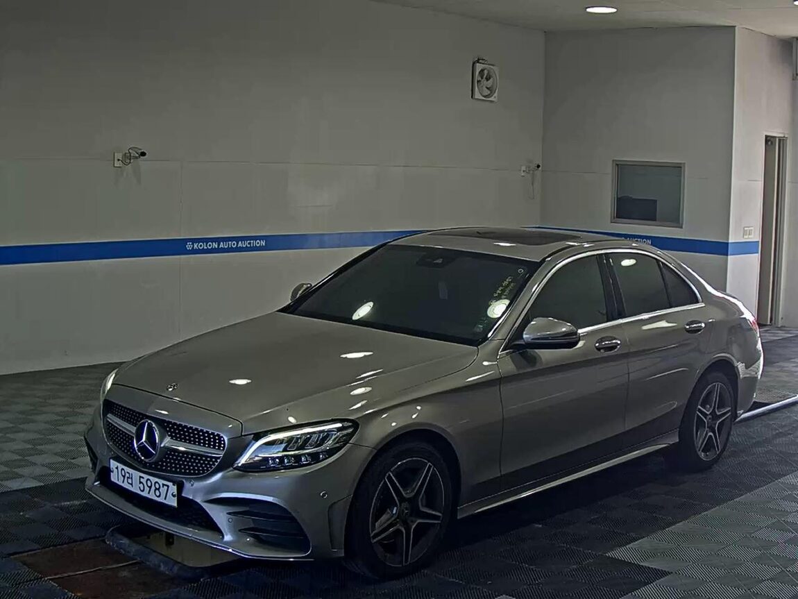 MERCEDES-BENZ C-CLASS (4TH GEN) C220 d 4MATIC AMG LINE 2019 - zdjęcie 2