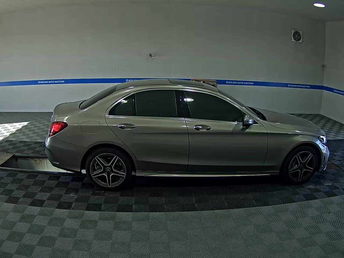 MERCEDES-BENZ C-CLASS (4TH GEN) C220 d 4MATIC AMG LINE 2019 - zdjęcie 4
