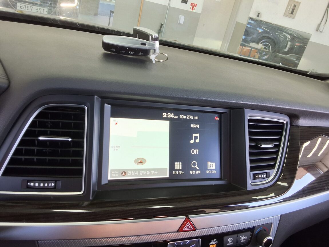 GENESIS G80 2.2 D AWD LUXURY 2019 - zdjęcie 18
