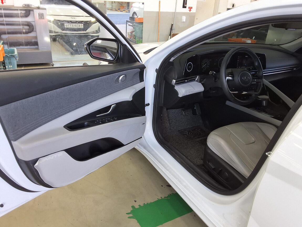 HYUNDAI AVANTE (CN7) 1.6 GASOLINE INSPIRATION 2021 - zdjęcie 10