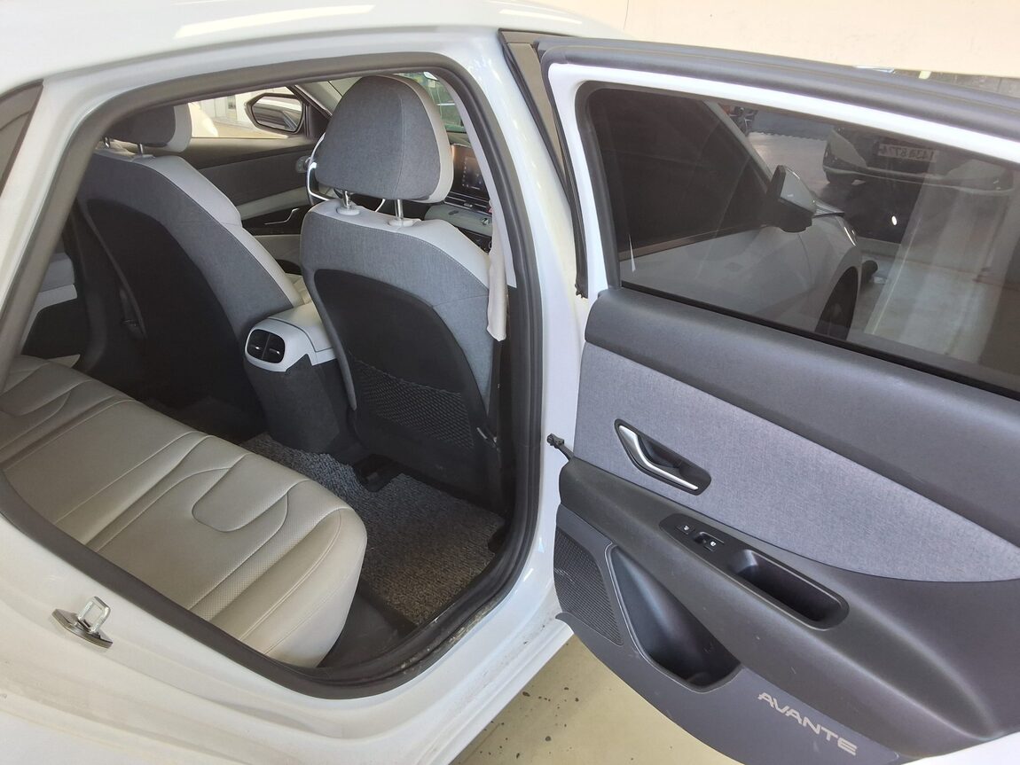 HYUNDAI AVANTE (CN7) 1.6 GASOLINE INSPIRATION 2021 - zdjęcie 13
