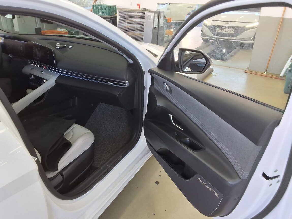 HYUNDAI AVANTE (CN7) 1.6 GASOLINE INSPIRATION 2021 - zdjęcie 14