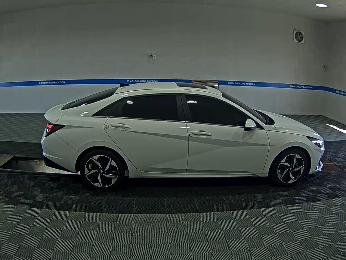 HYUNDAI AVANTE (CN7) 1.6 GASOLINE INSPIRATION 2021 - zdjęcie 4