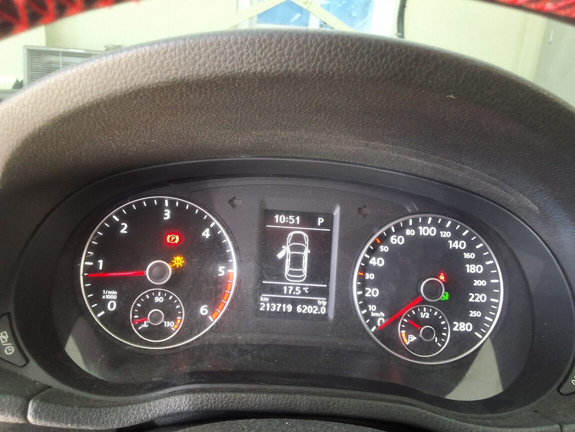 VOLKSWAGEN THE NEW PASSAT (7TH GEN) 2.0 TDI 2015 - zdjęcie 10