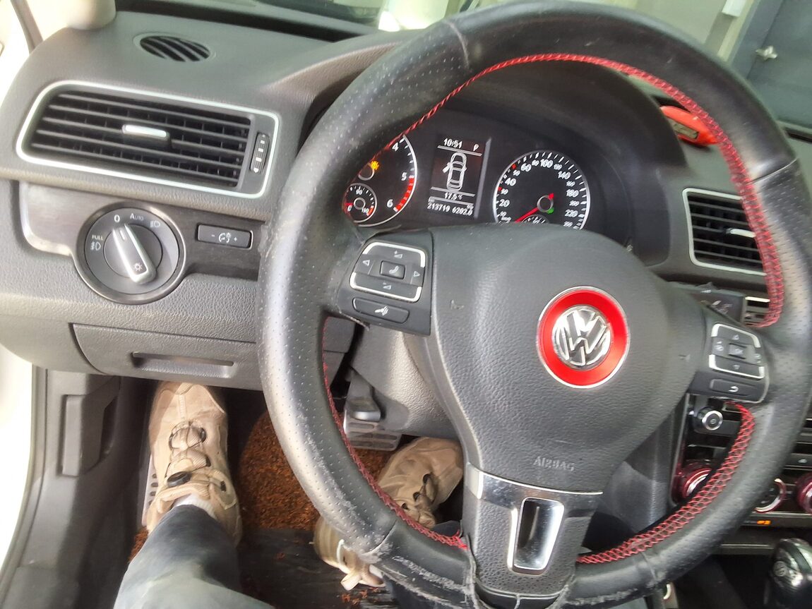 VOLKSWAGEN THE NEW PASSAT (7TH GEN) 2.0 TDI 2015 - zdjęcie 23