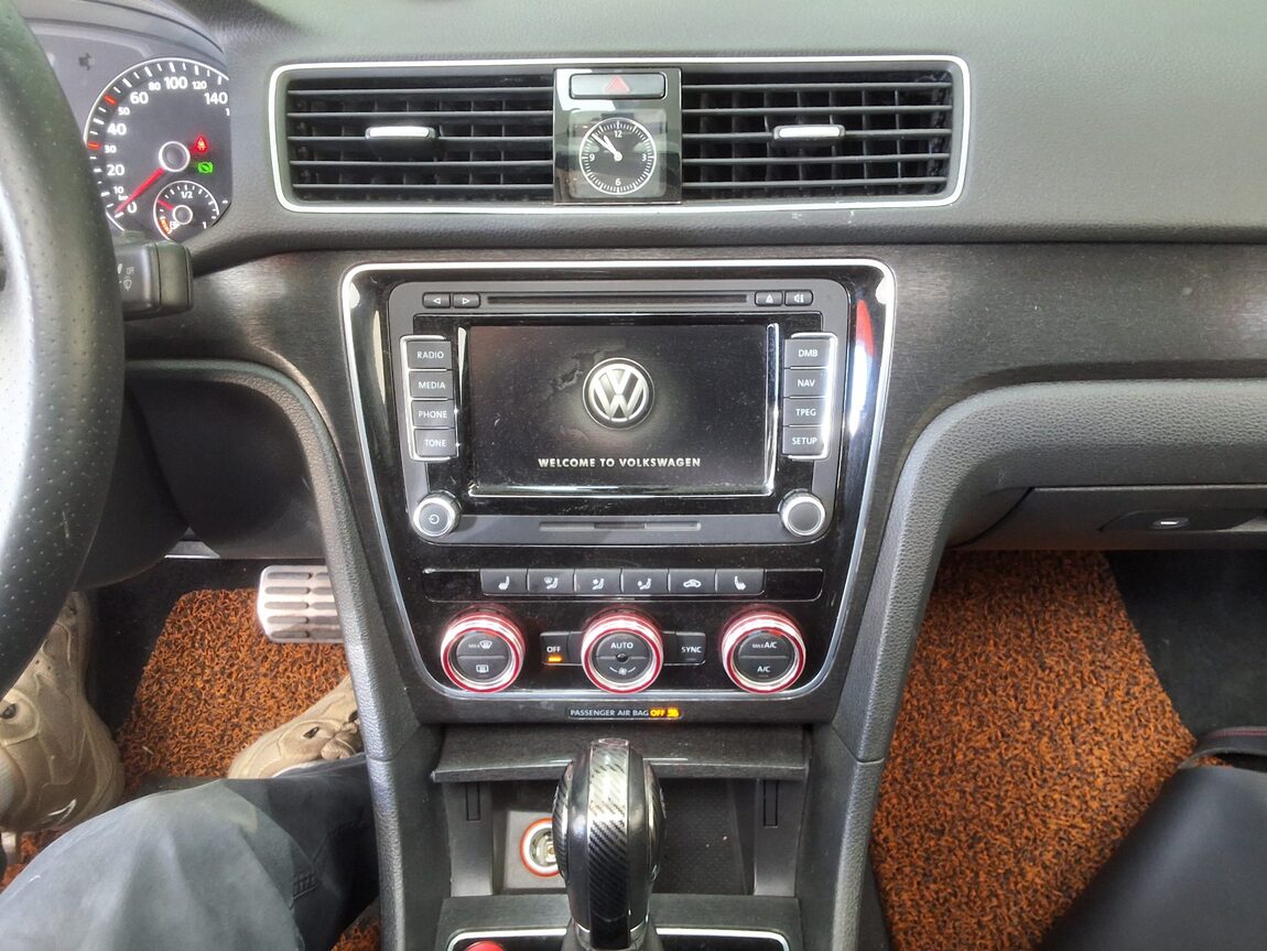 VOLKSWAGEN THE NEW PASSAT (7TH GEN) 2.0 TDI 2015 - zdjęcie 24