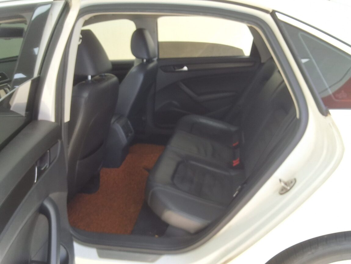 VOLKSWAGEN THE NEW PASSAT (7TH GEN) 2.0 TDI 2015 - zdjęcie 13