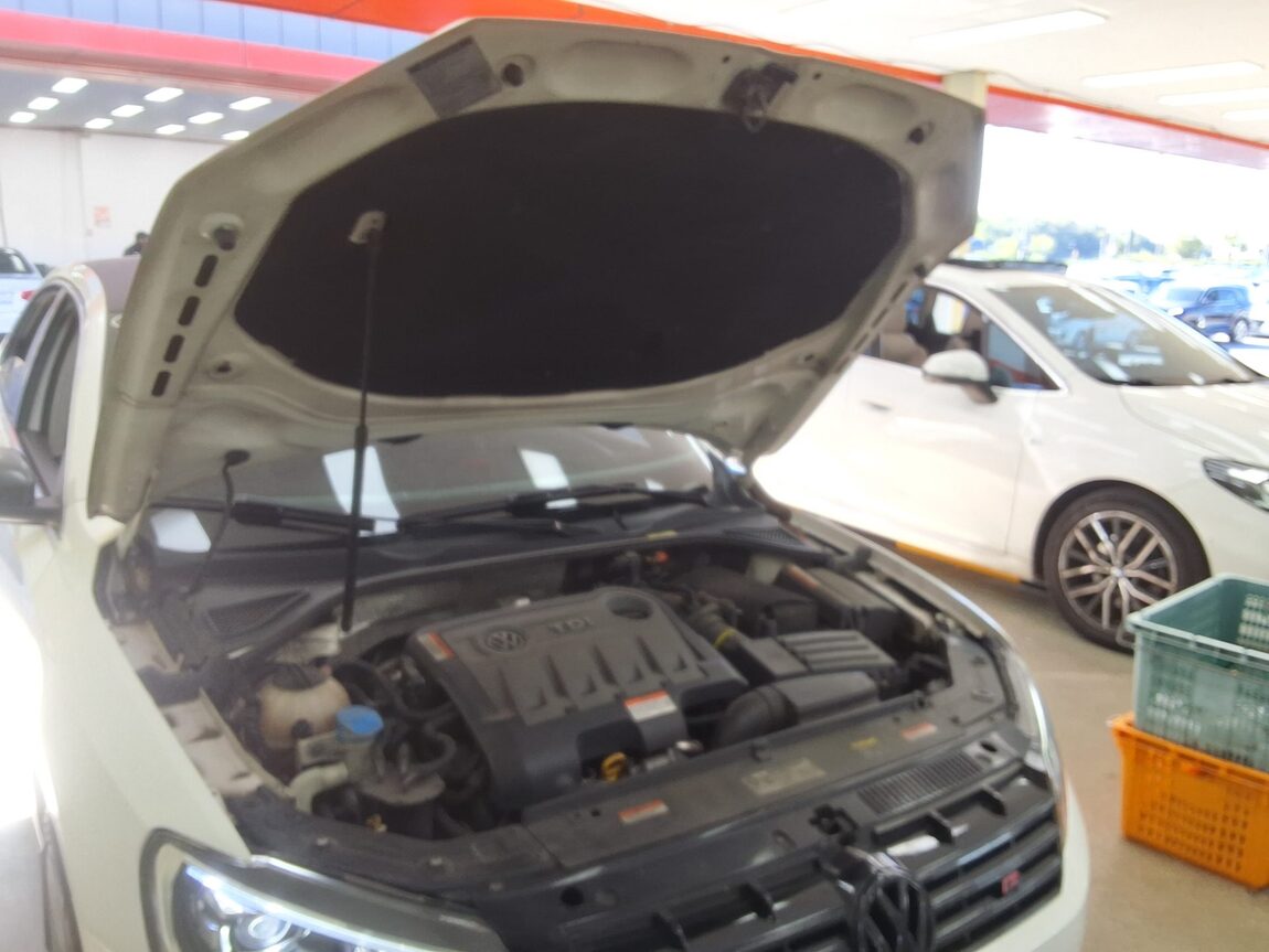 VOLKSWAGEN THE NEW PASSAT (7TH GEN) 2.0 TDI 2015 - zdjęcie 18