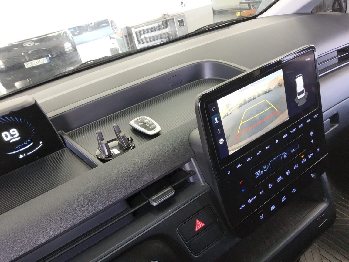 HYUNDAI STARIA 2.2 DIESEL TOURER 11-SEATER 4WD MODERN 2023 - zdjęcie 18