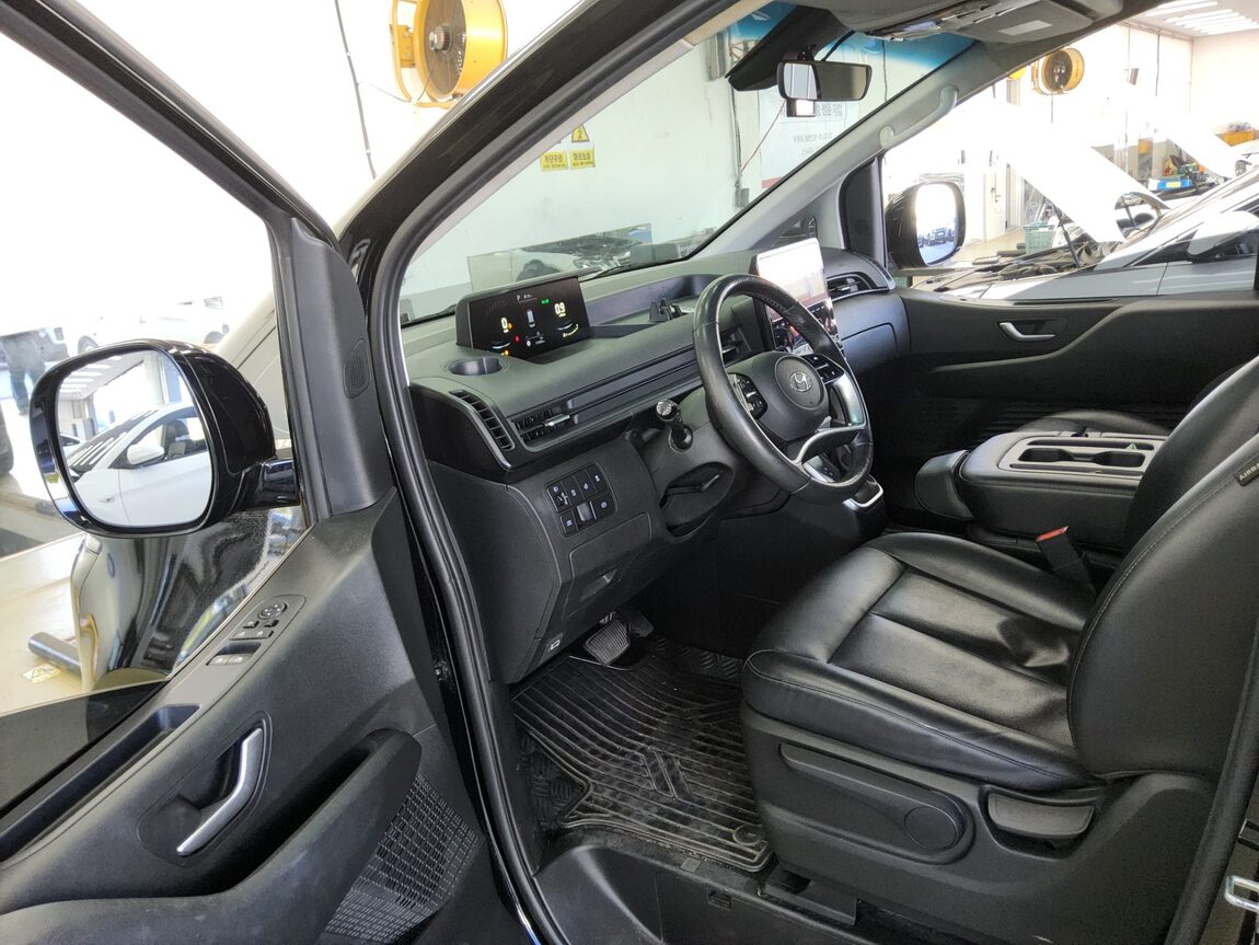 HYUNDAI STARIA 2.2 DIESEL TOURER 11-SEATER 4WD MODERN 2023 - zdjęcie 10