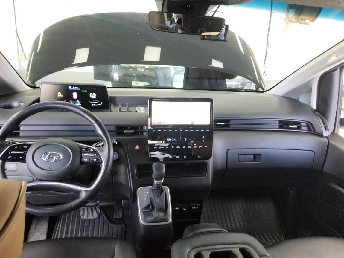 HYUNDAI STARIA 2.2 DIESEL TOURER 11-SEATER 4WD MODERN 2023 - zdjęcie 11