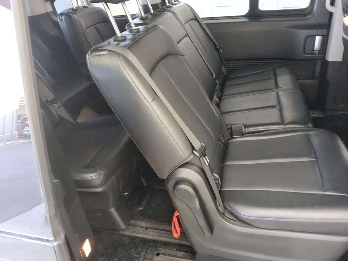 HYUNDAI STARIA 2.2 DIESEL TOURER 11-SEATER 4WD MODERN 2023 - zdjęcie 13