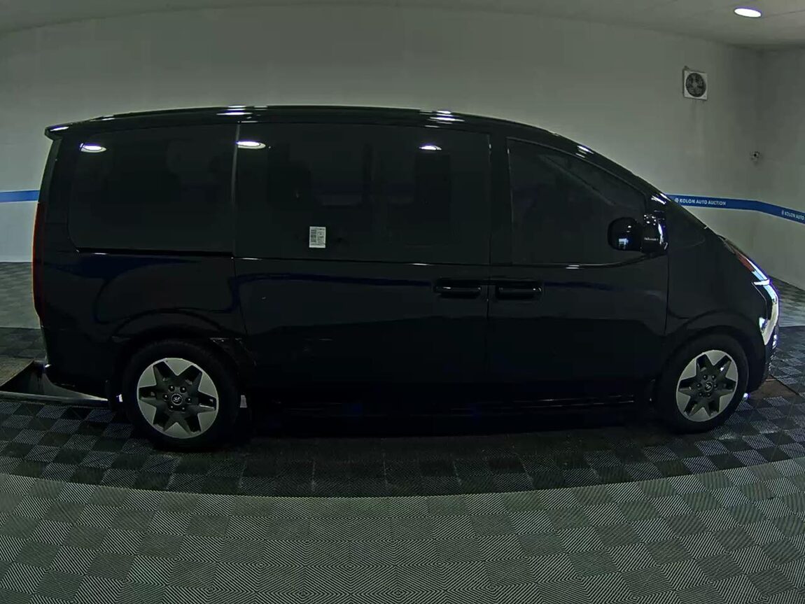 HYUNDAI STARIA 2.2 DIESEL TOURER 11-SEATER 4WD MODERN 2023 - zdjęcie 4