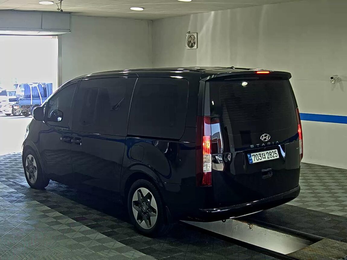HYUNDAI STARIA 2.2 DIESEL TOURER 11-SEATER 4WD MODERN 2023 - zdjęcie 6